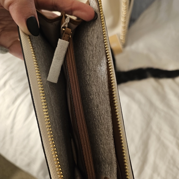 Michael Kors Cream Tote Bag with Gold Accents - Picture 3 of 6